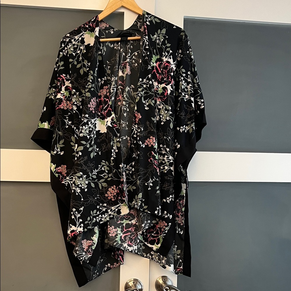 Steve Madden black floral kimono style wrap. One size fits most. EUC